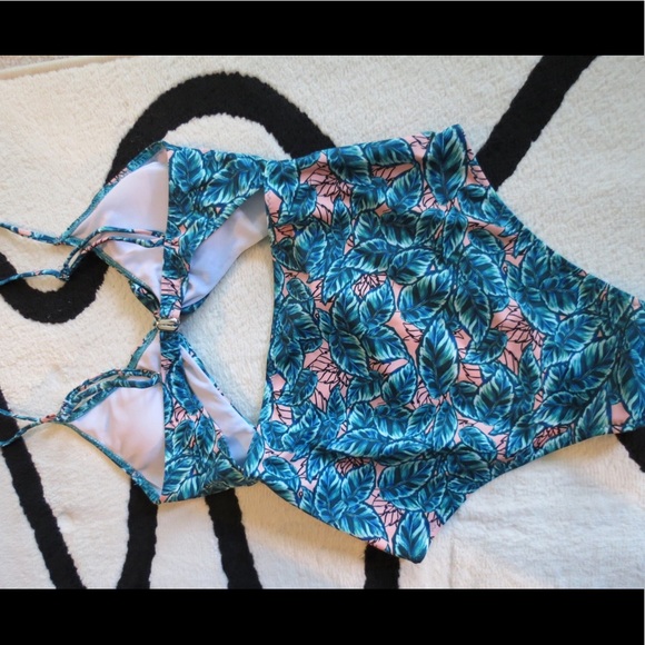 NWOT One Piece Cut-Out Bathing Suit - Picture 4 of 5